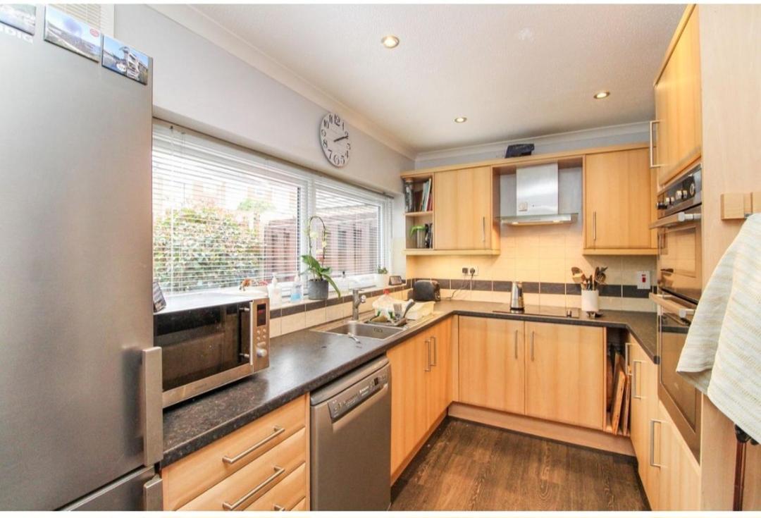 Double Room In Crawley,Gatwick,West Sussex Ifield Exterior foto