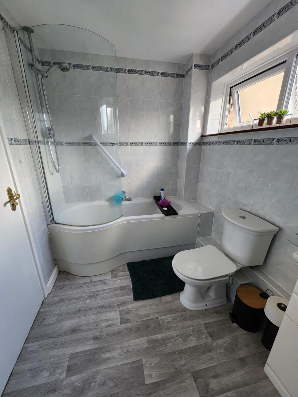 Double Room In Crawley,Gatwick,West Sussex Ifield Exterior foto
